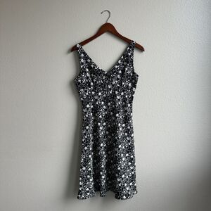 EXPRESS Black and White Floral Sleeveless V-Neck Sundress